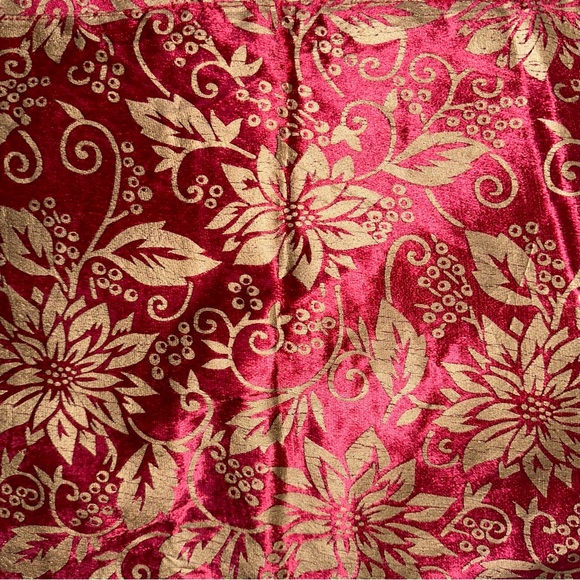 Red Metallic Poinsettia Placemats Set Of 4 NEW Brownstone Gallery Holiday - Picture 2 of 7